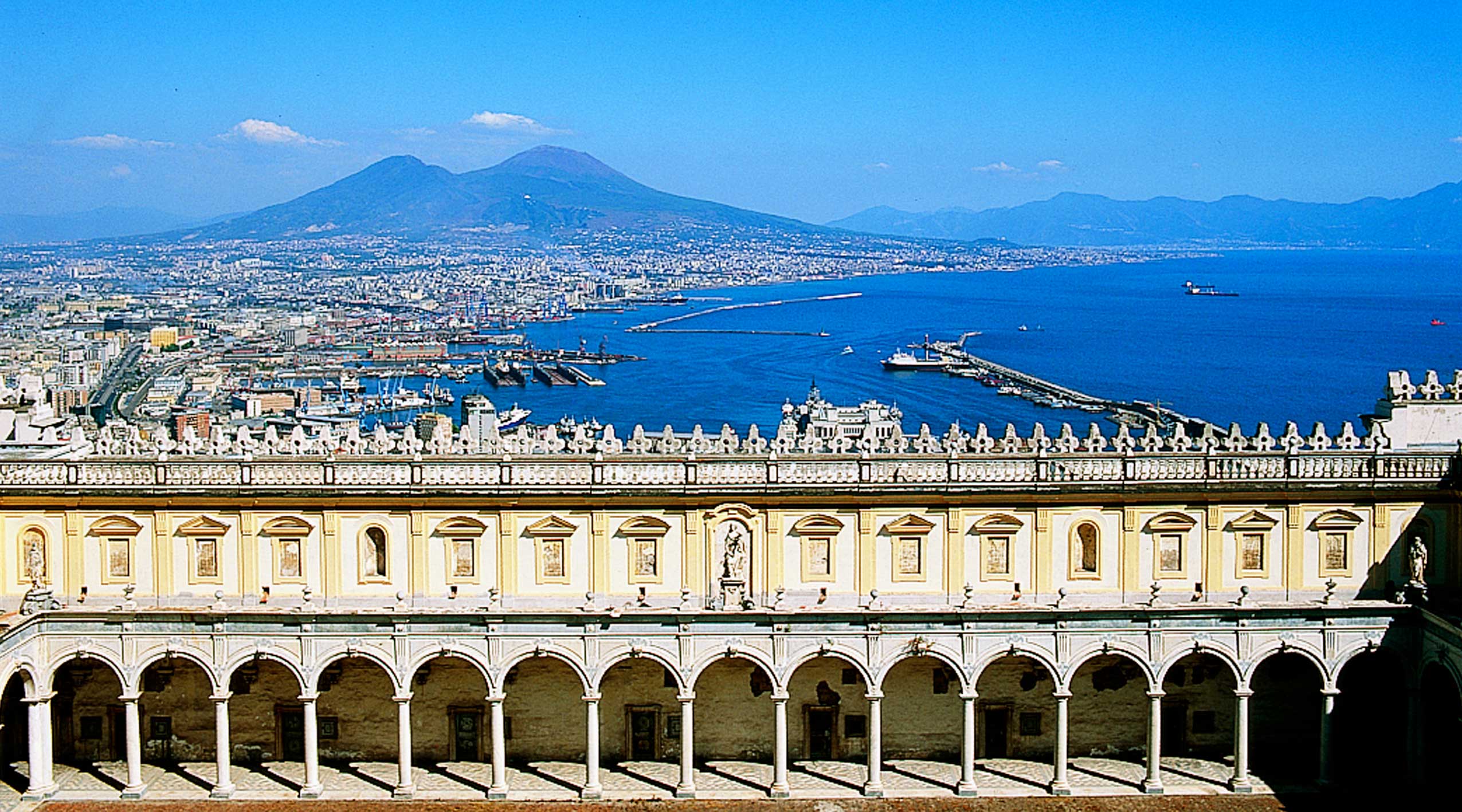 NAPLES - LA COLLINE DU VOMERO - LA VILLE HAUTE - DEMI JOURNEE